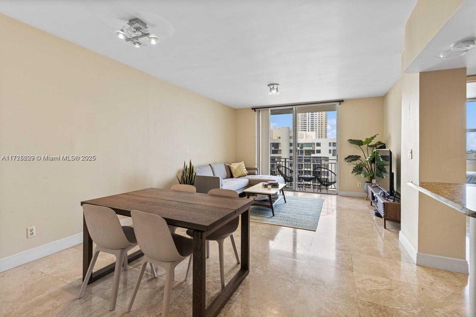 Small Image of 770 CLAUGHTON ISLAND DR #PH21, Miami Number 5