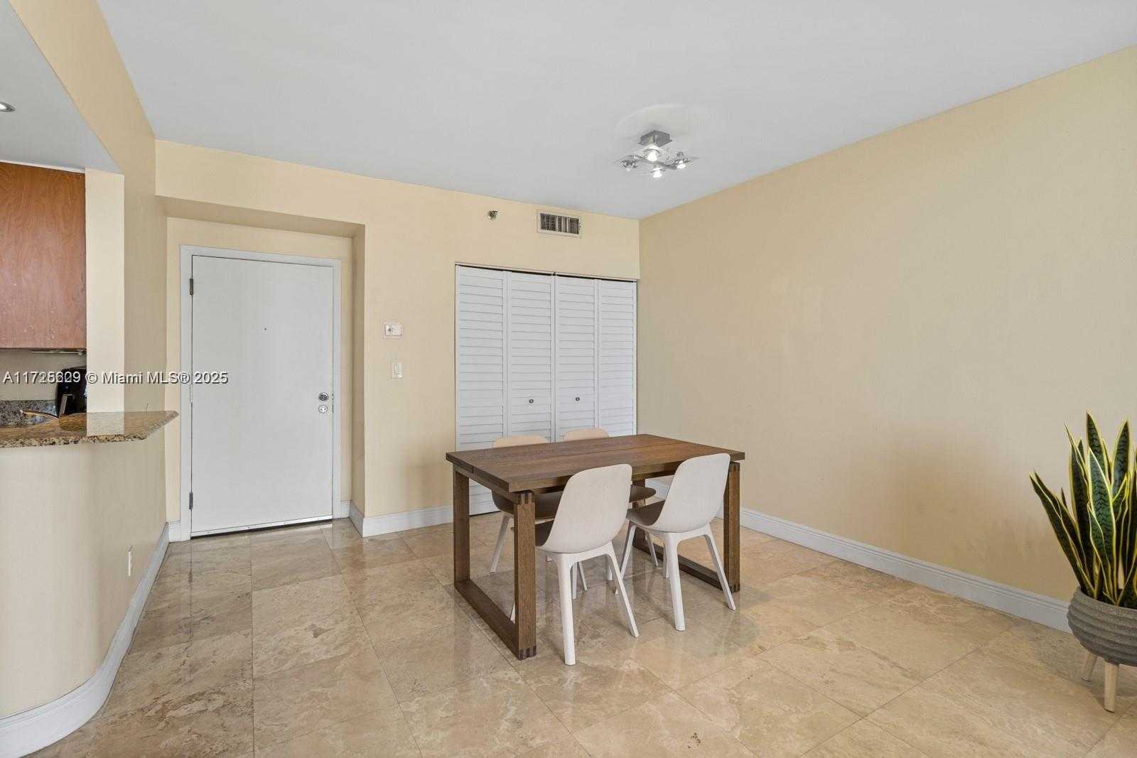 Small Image of 770 CLAUGHTON ISLAND DR #PH21, Miami Number 7