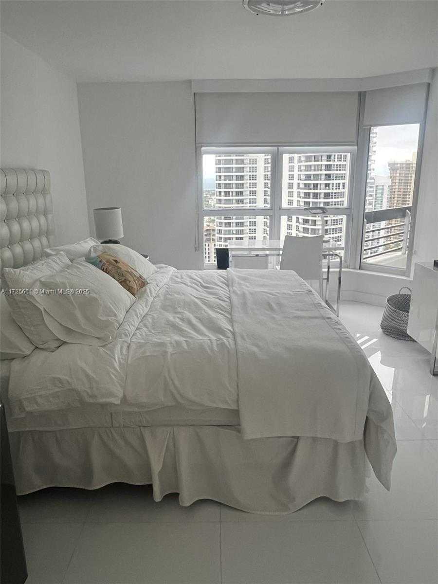 Small Image of 3530 MYSTIC POINTE DR #3007, Aventura Number 11