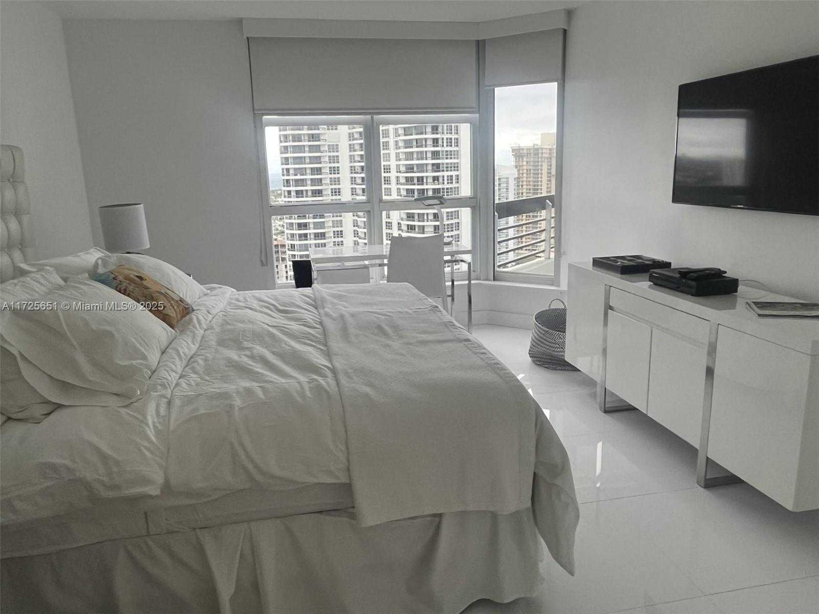 Small Image of 3530 MYSTIC POINTE DR #3007, Aventura Number 12