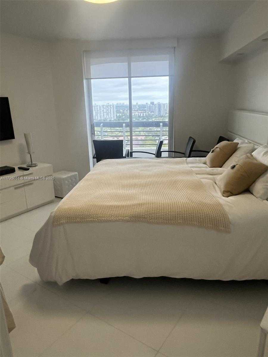 Small Image of 3530 MYSTIC POINTE DR #3007, Aventura Number 9
