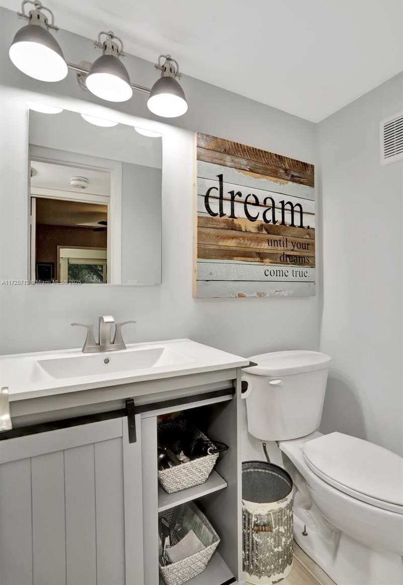 Small Image of 285 VENTNOR S #285, Deerfield Beach Number 16