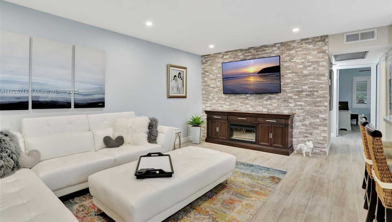Small Image of 285 VENTNOR S #285, Deerfield Beach Number 2