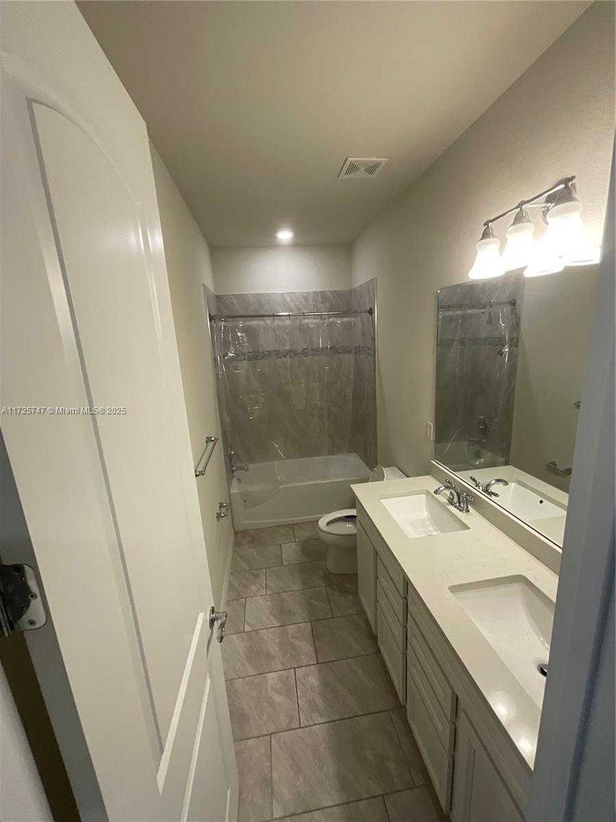 Small Image of 2131 NORTH APPLETON CIR N, Oakland Park Number 17