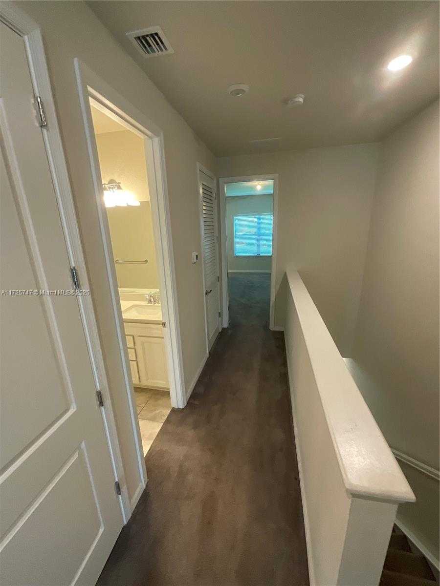 Small Image of 2131 NORTH APPLETON CIR N, Oakland Park Number 18