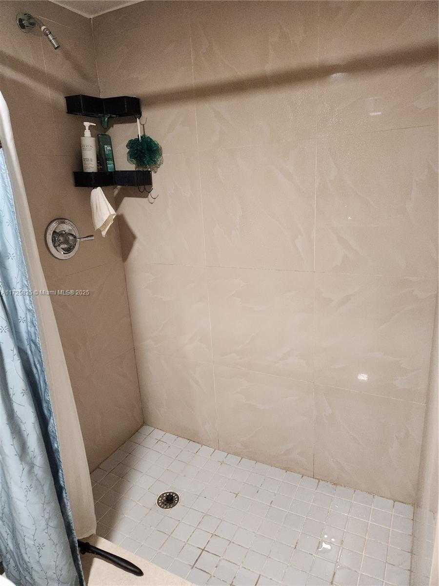 Small Image of 1750 NORTH EAST 191ST ST #428-4, Miami Number 14