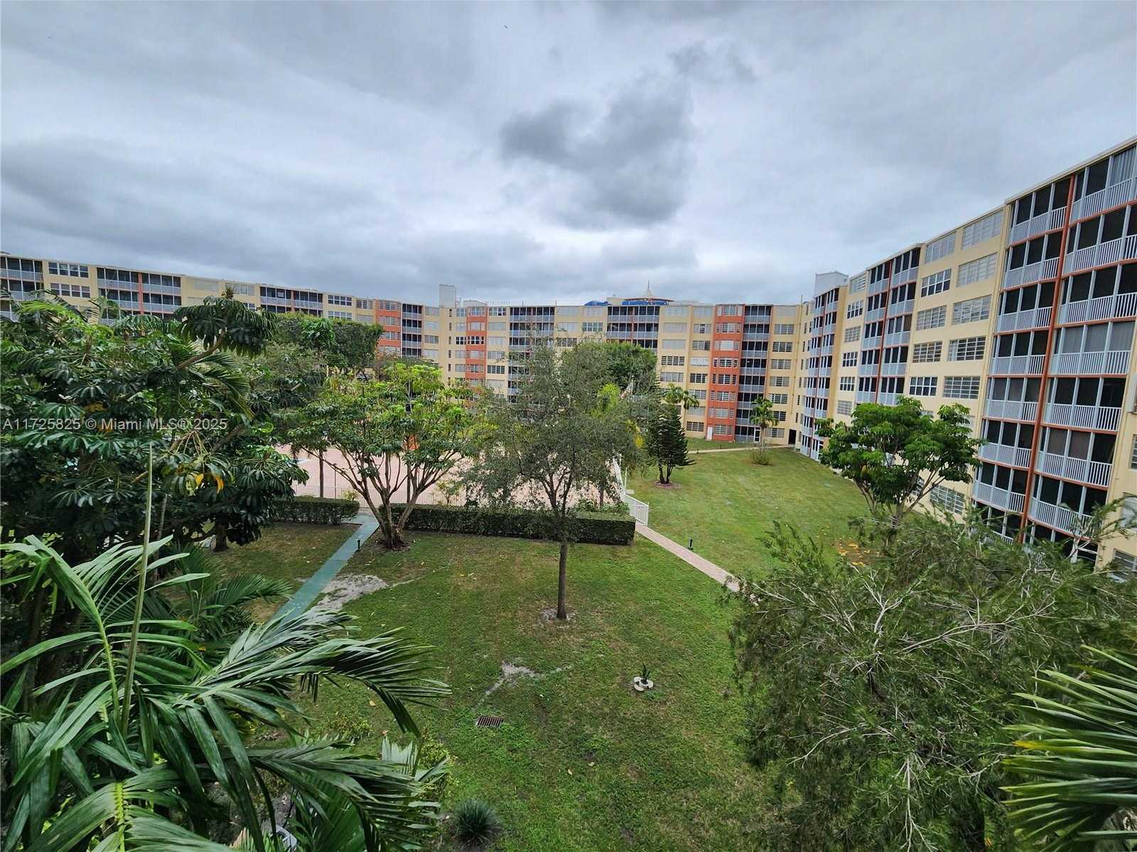 Small Image of 1750 NORTH EAST 191ST ST #428-4, Miami Number 18