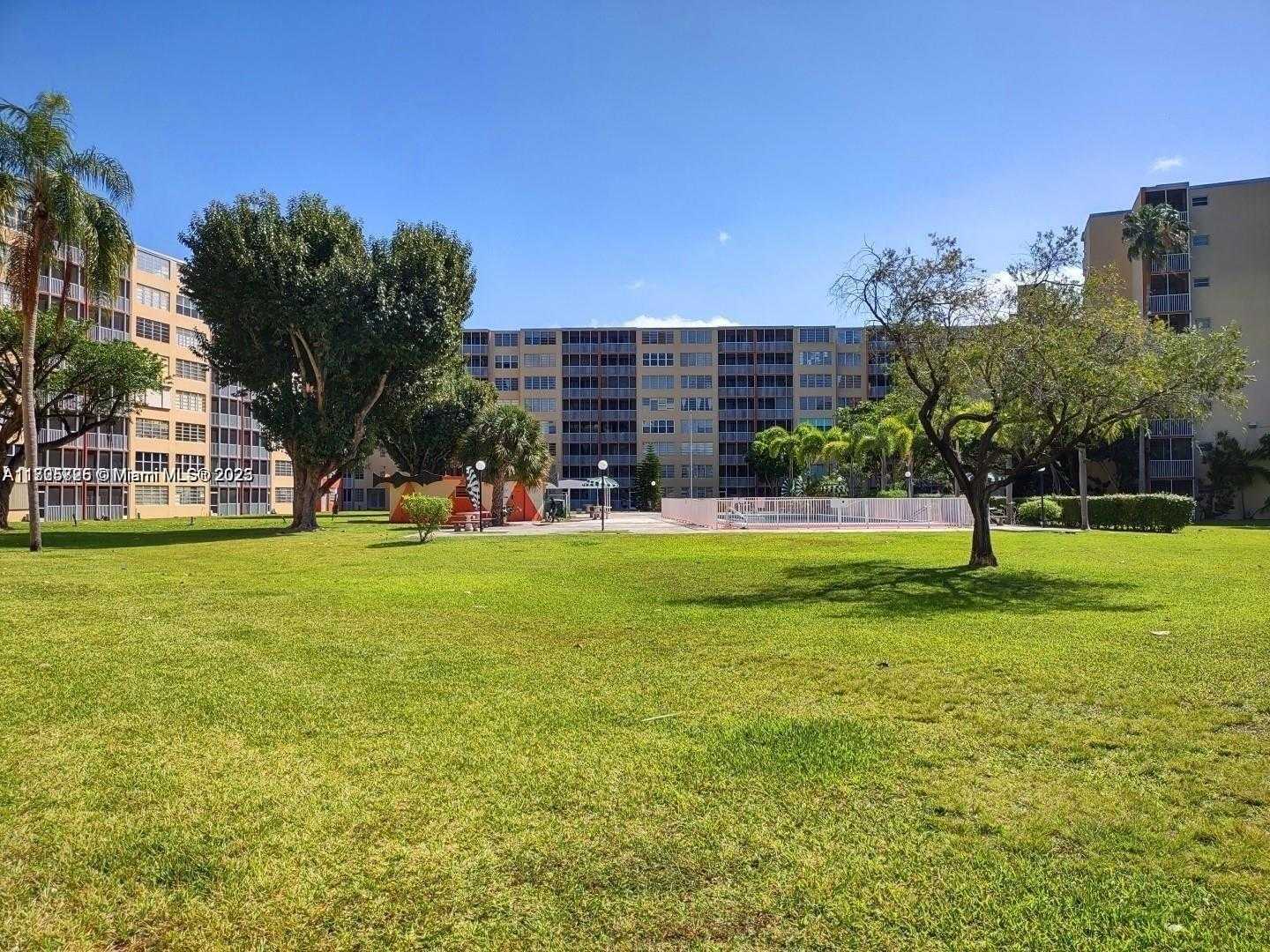 Small Image of 1750 NORTH EAST 191ST ST #428-4, Miami Number 19