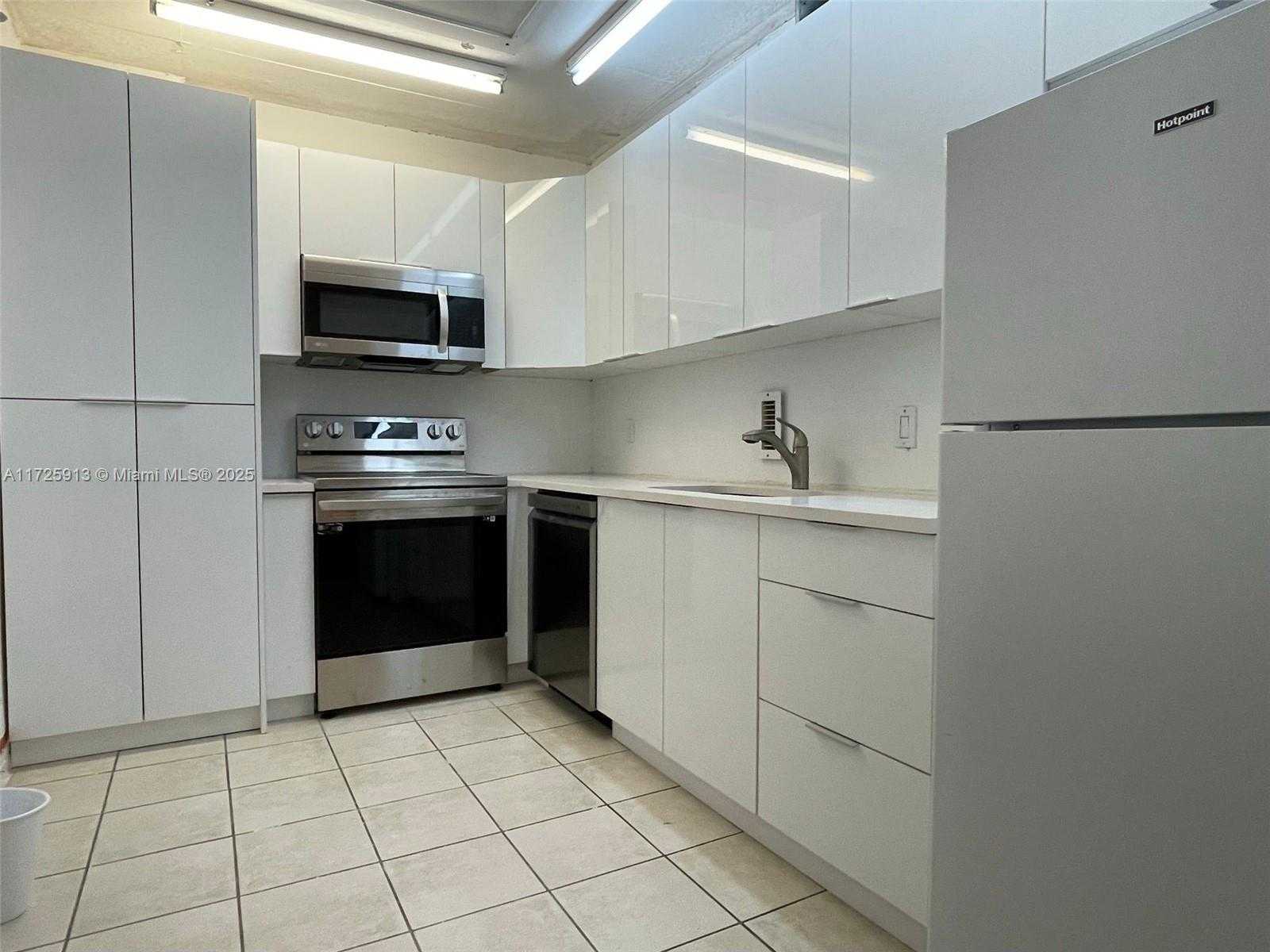 Small Image of 3901 SOUTH OCEAN DR #2E, Hollywood Number 10