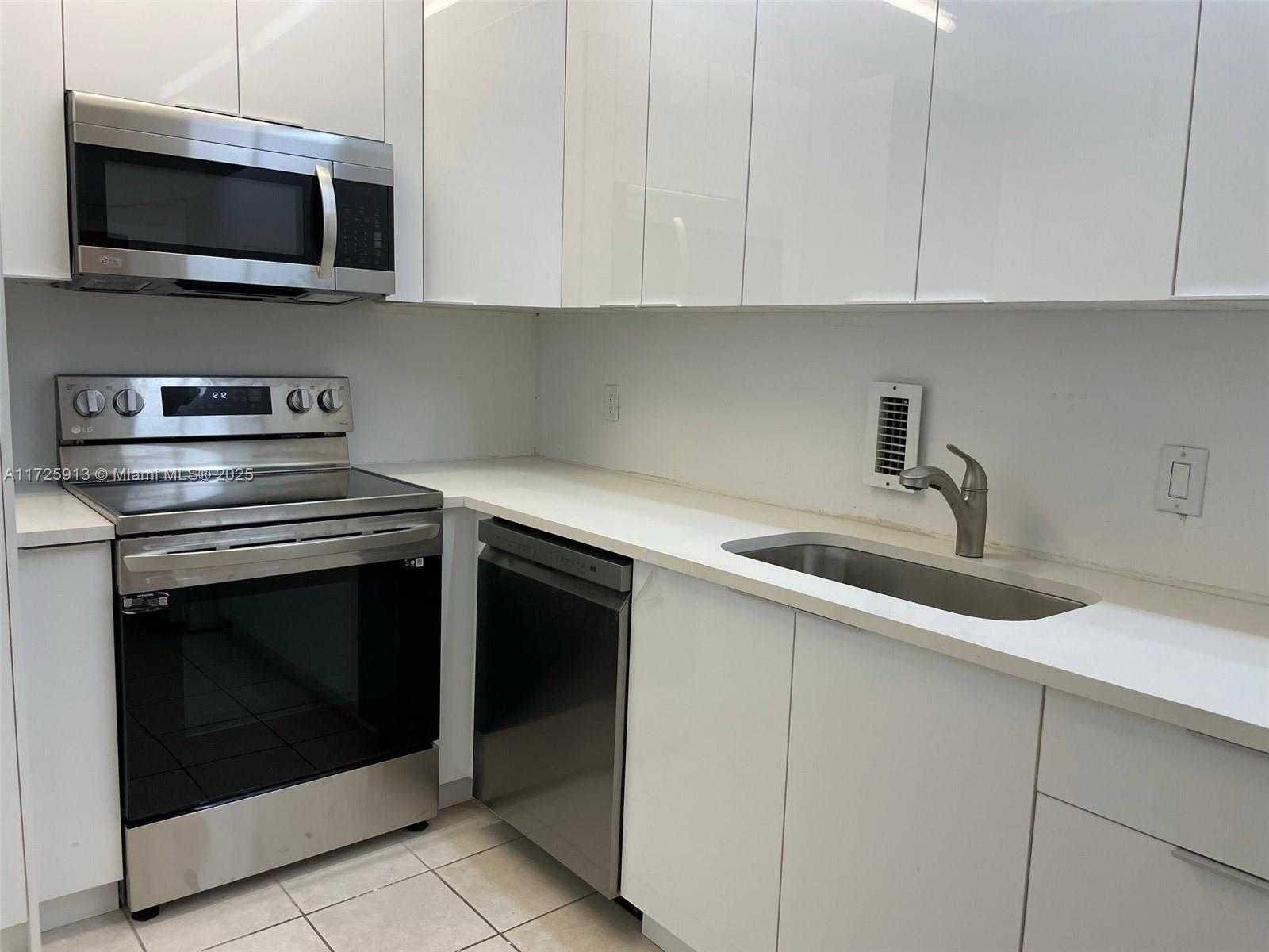 Small Image of 3901 SOUTH OCEAN DR #2E, Hollywood Number 11