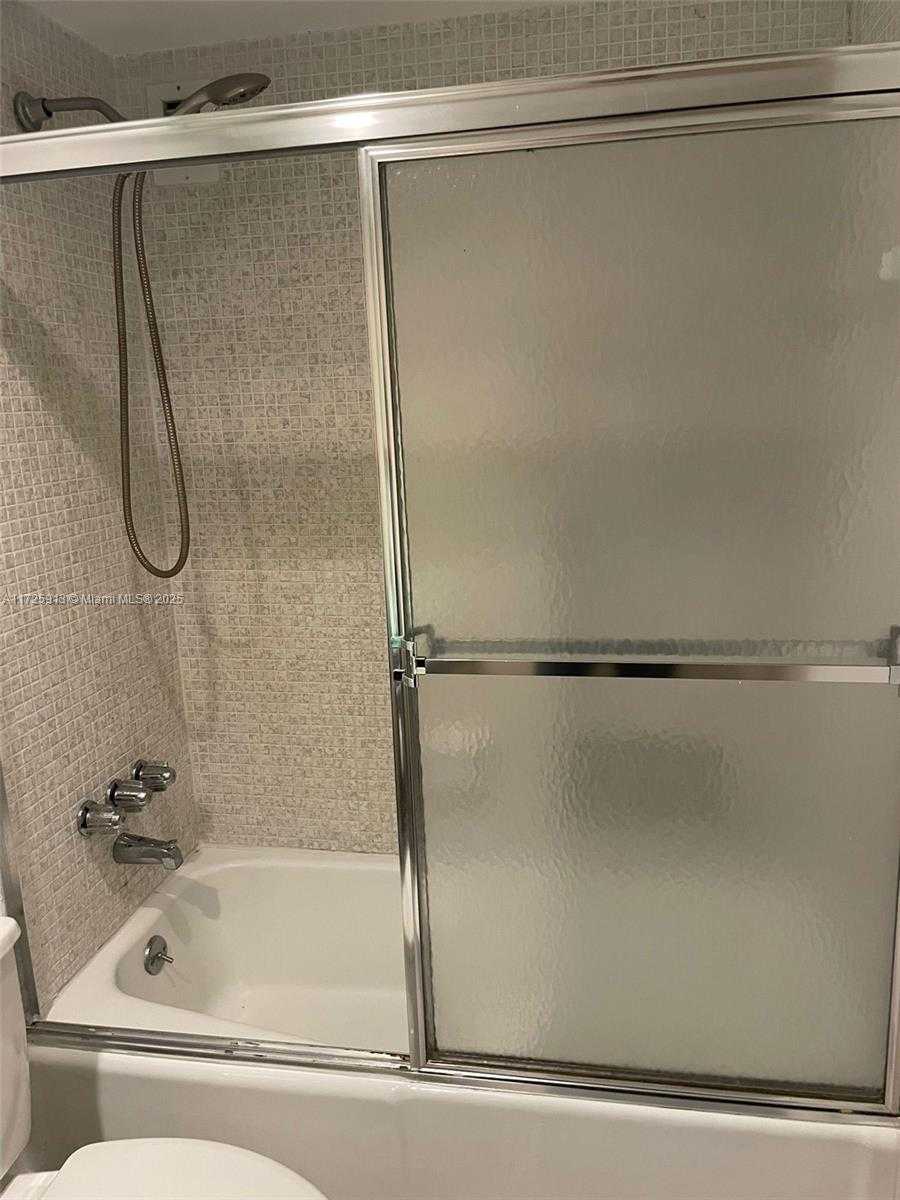 Small Image of 3901 SOUTH OCEAN DR #2E, Hollywood Number 14