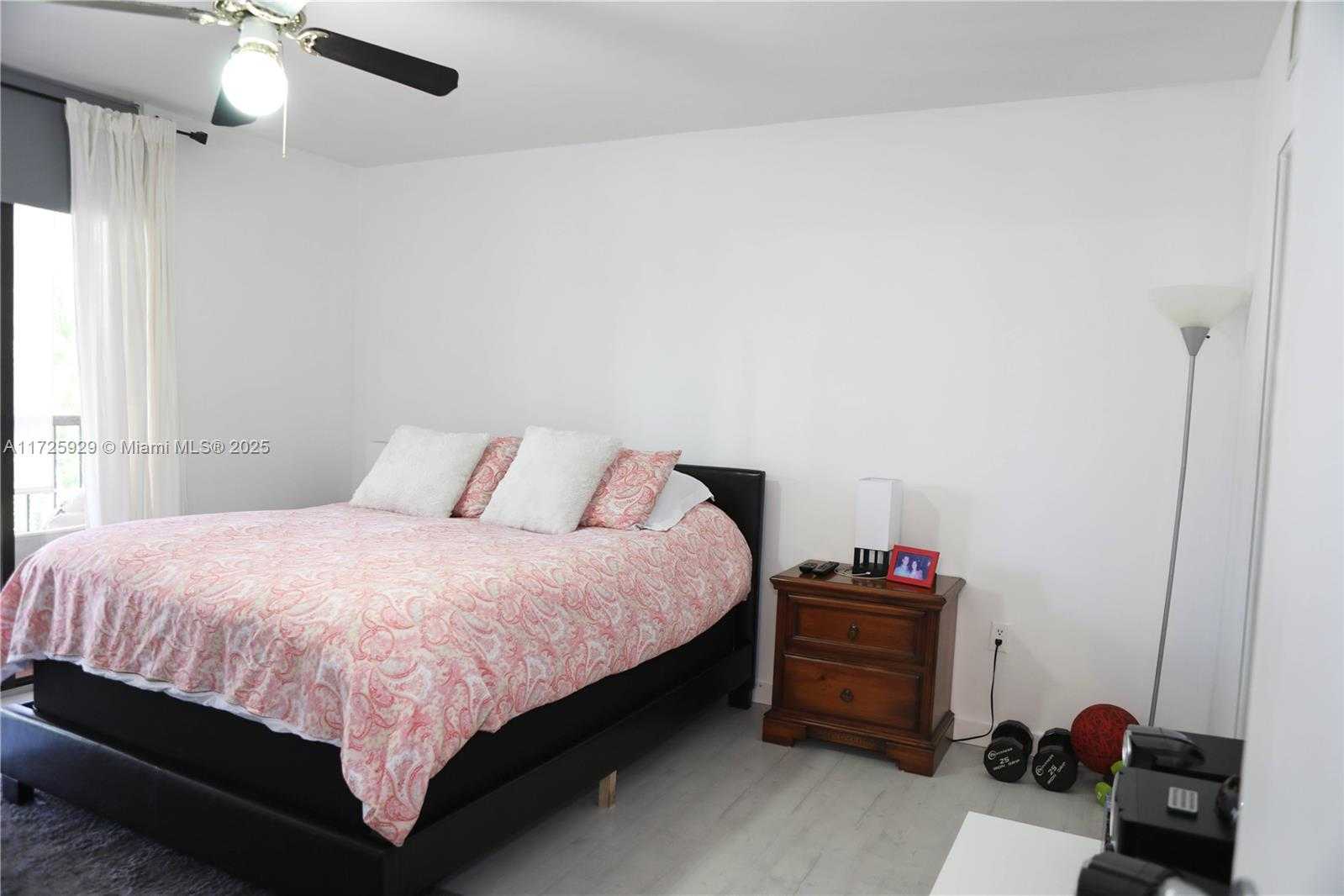 Small Image of 55 OCEAN LANE DR #3030, Key Biscayne Number 20
