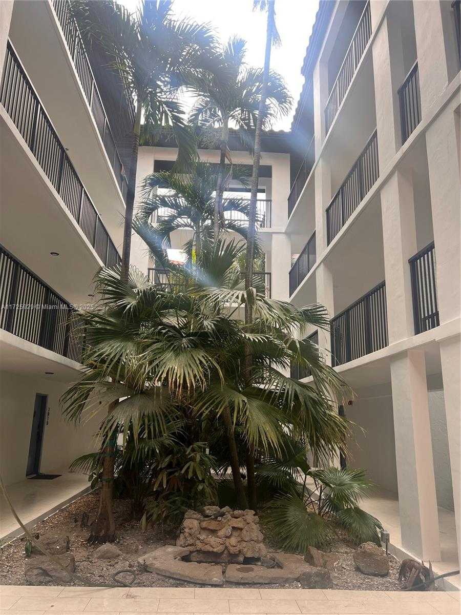 Small Image of 55 OCEAN LANE DR #3030, Key Biscayne Number 4