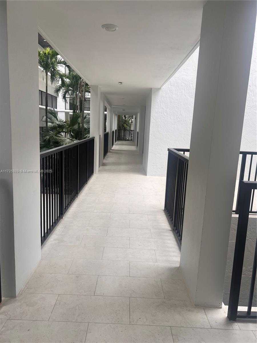 Small Image of 55 OCEAN LANE DR #3030, Key Biscayne Number 5