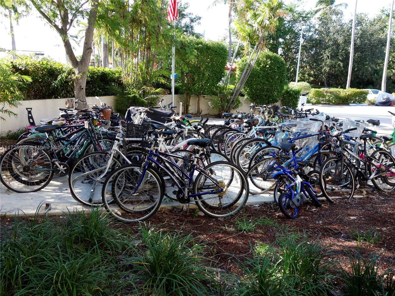 Small Image of 55 OCEAN LANE DR #3030, Key Biscayne Number 56