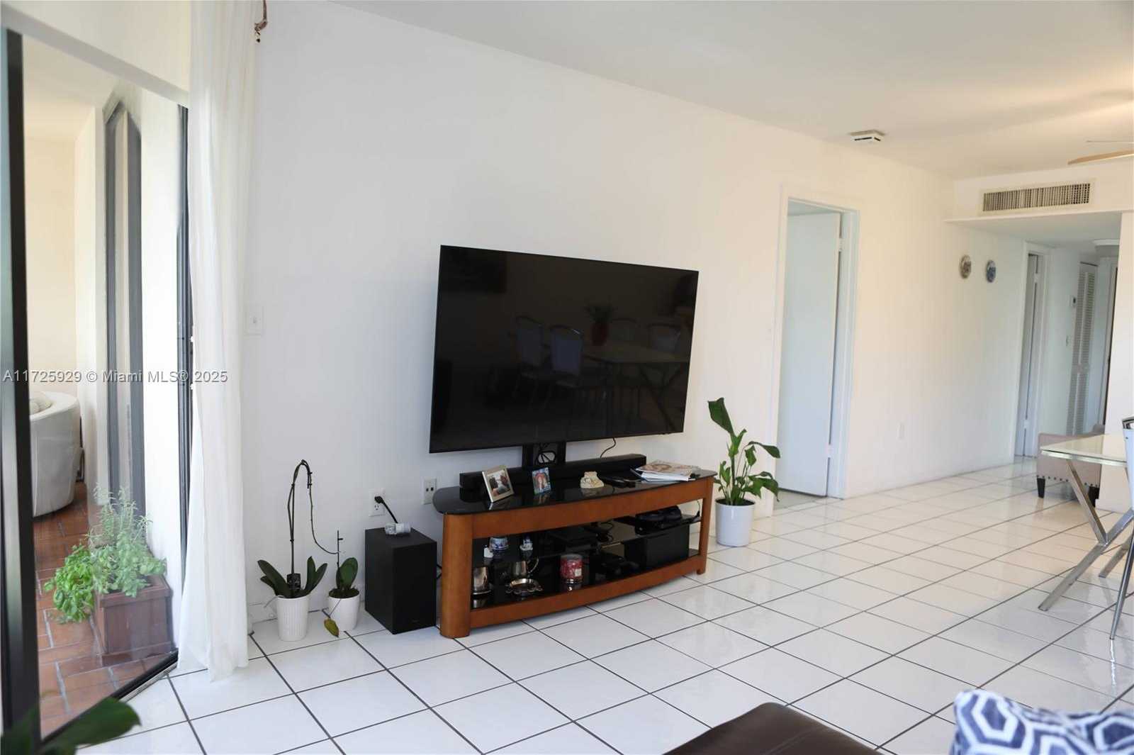 Small Image of 55 OCEAN LANE DR #3030, Key Biscayne Number 9