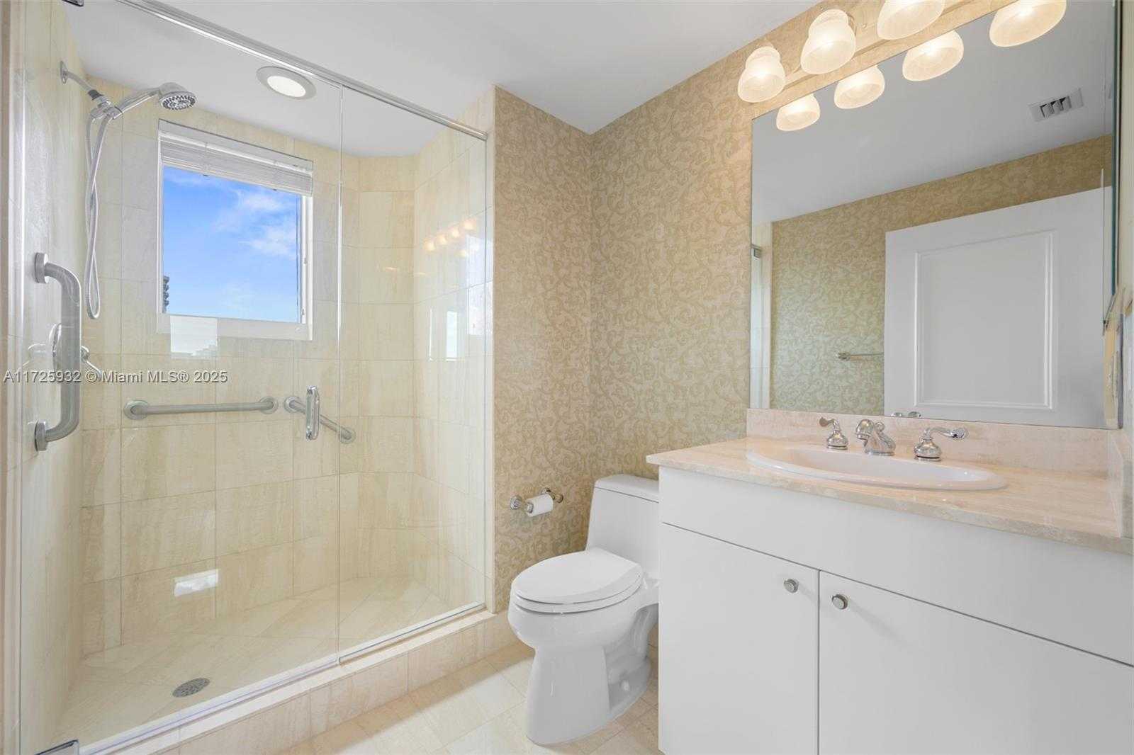 Small Image of 21050 POINT PL #1705, Aventura Number 20