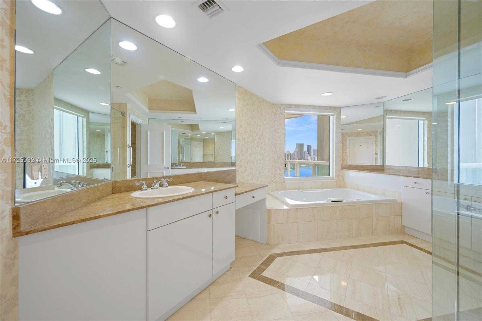 Small Image of 21050 POINT PL #1705, Aventura Number 24