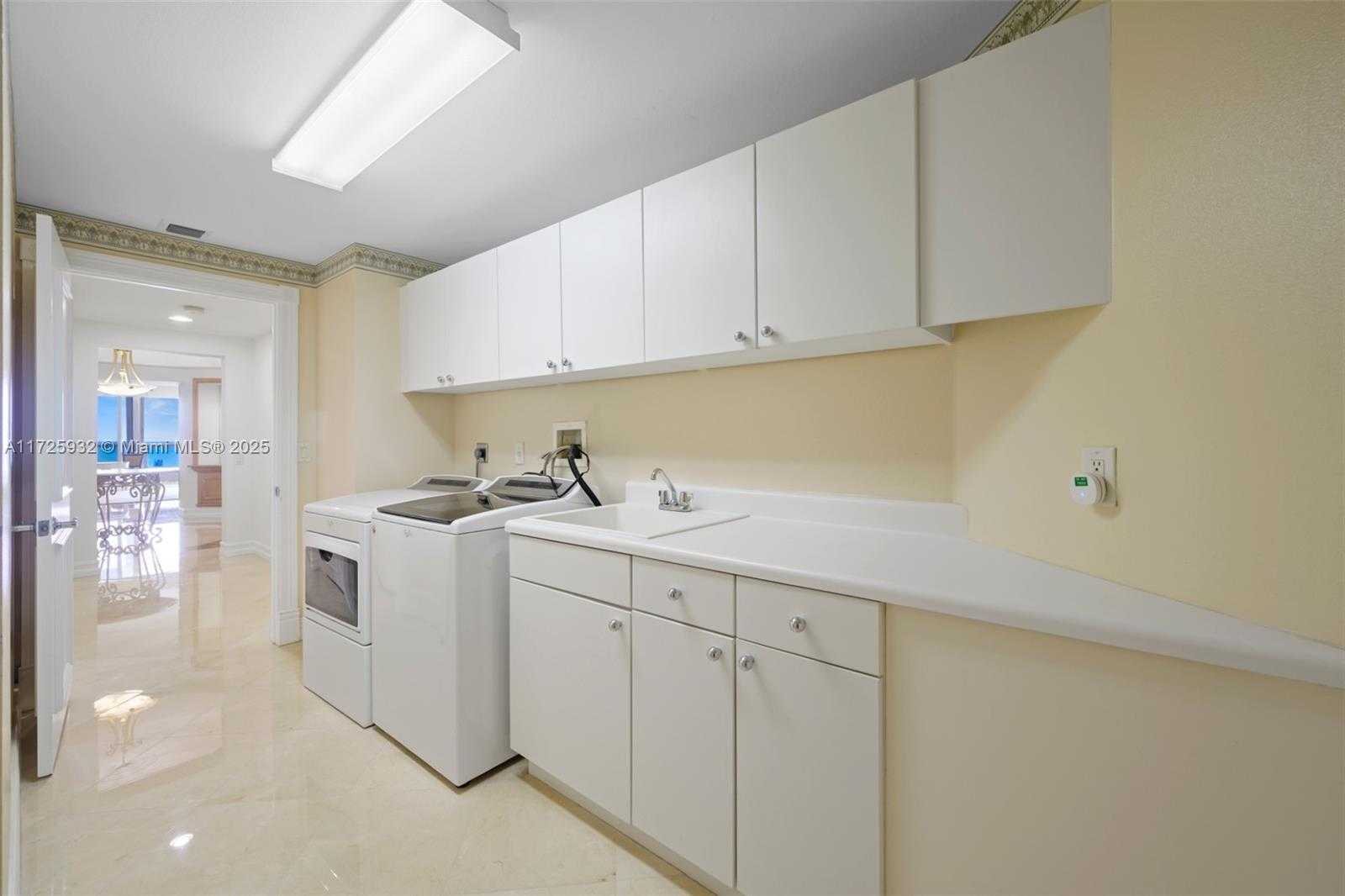 Small Image of 21050 POINT PL #1705, Aventura Number 27