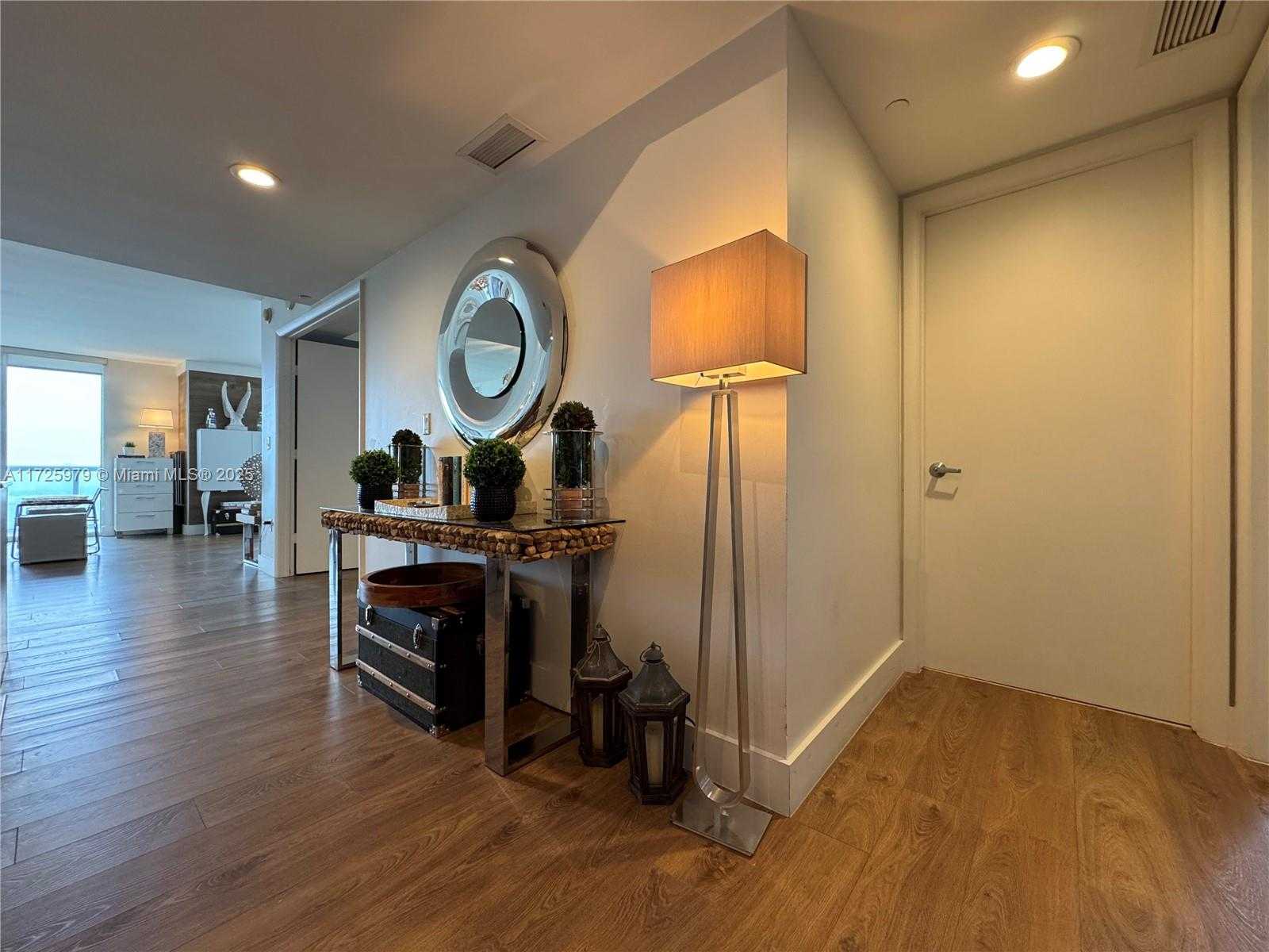 Small Image of 50 BISCAYNE BLVD #3510, Miami Number 4