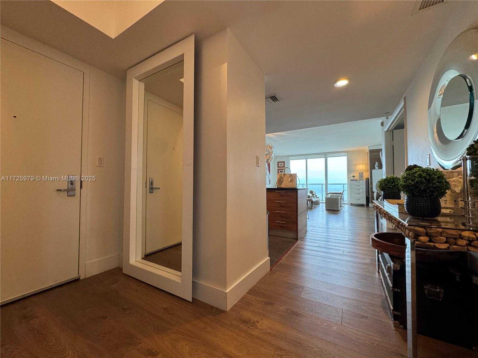 Small Image of 50 BISCAYNE BLVD #3510, Miami Number 8