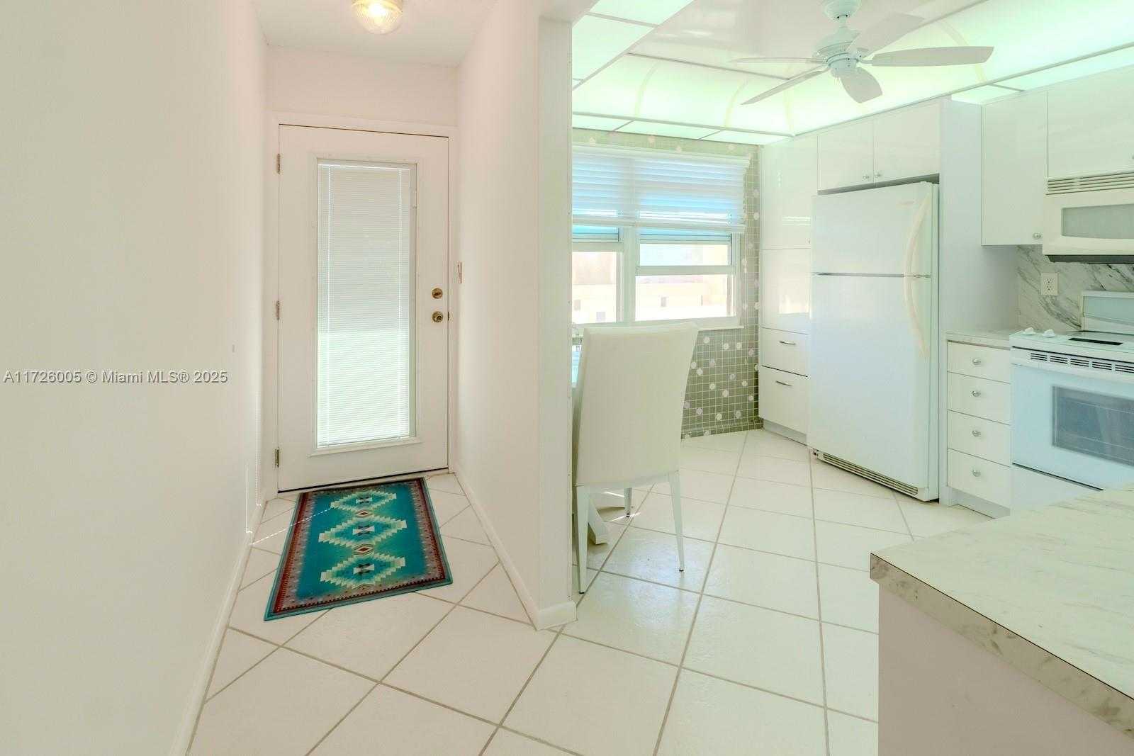 Small Image of 2005 GRANADA DR #E3, Coconut Creek Number 3