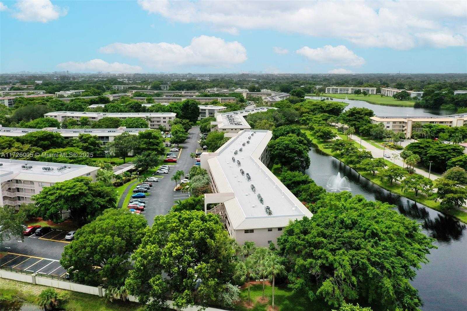 Small Image of 2005 GRANADA DR #E3, Coconut Creek Number 31