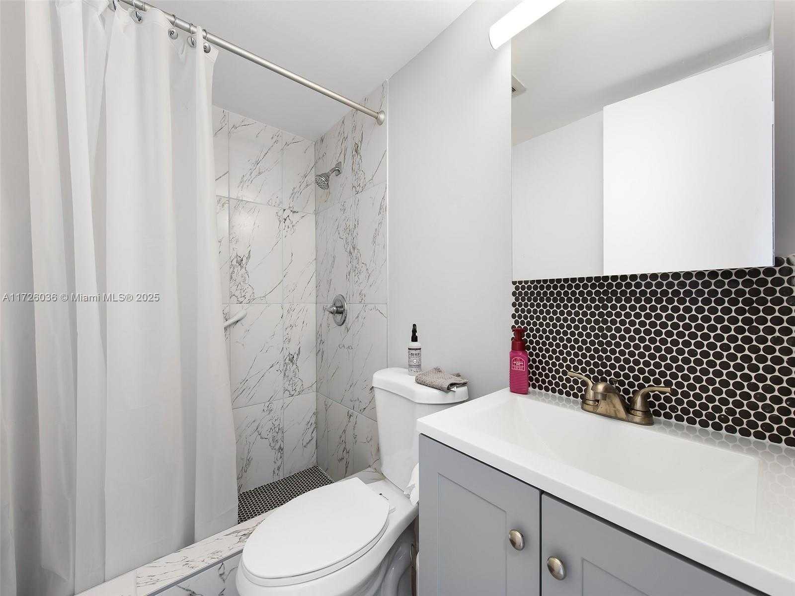 Small Image of 2145 PIERCE ST #320, Hollywood Number 10