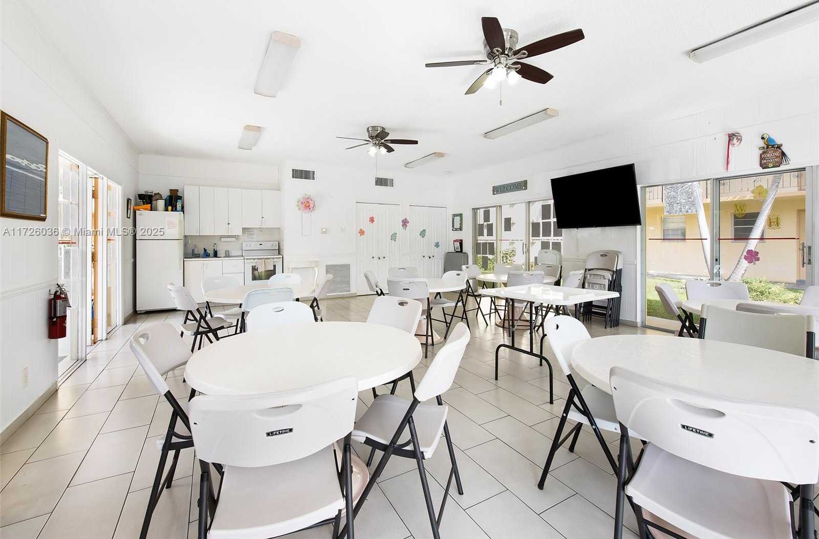 Small Image of 2145 PIERCE ST #320, Hollywood Number 13