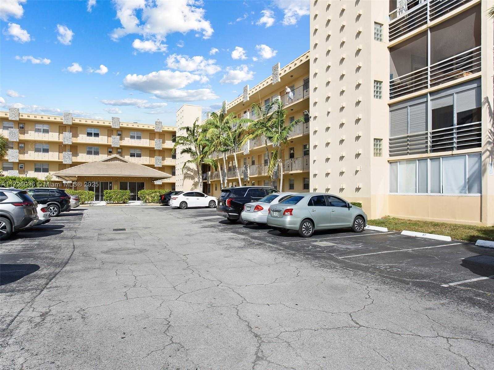 Small Image of 2145 PIERCE ST #320, Hollywood Number 14