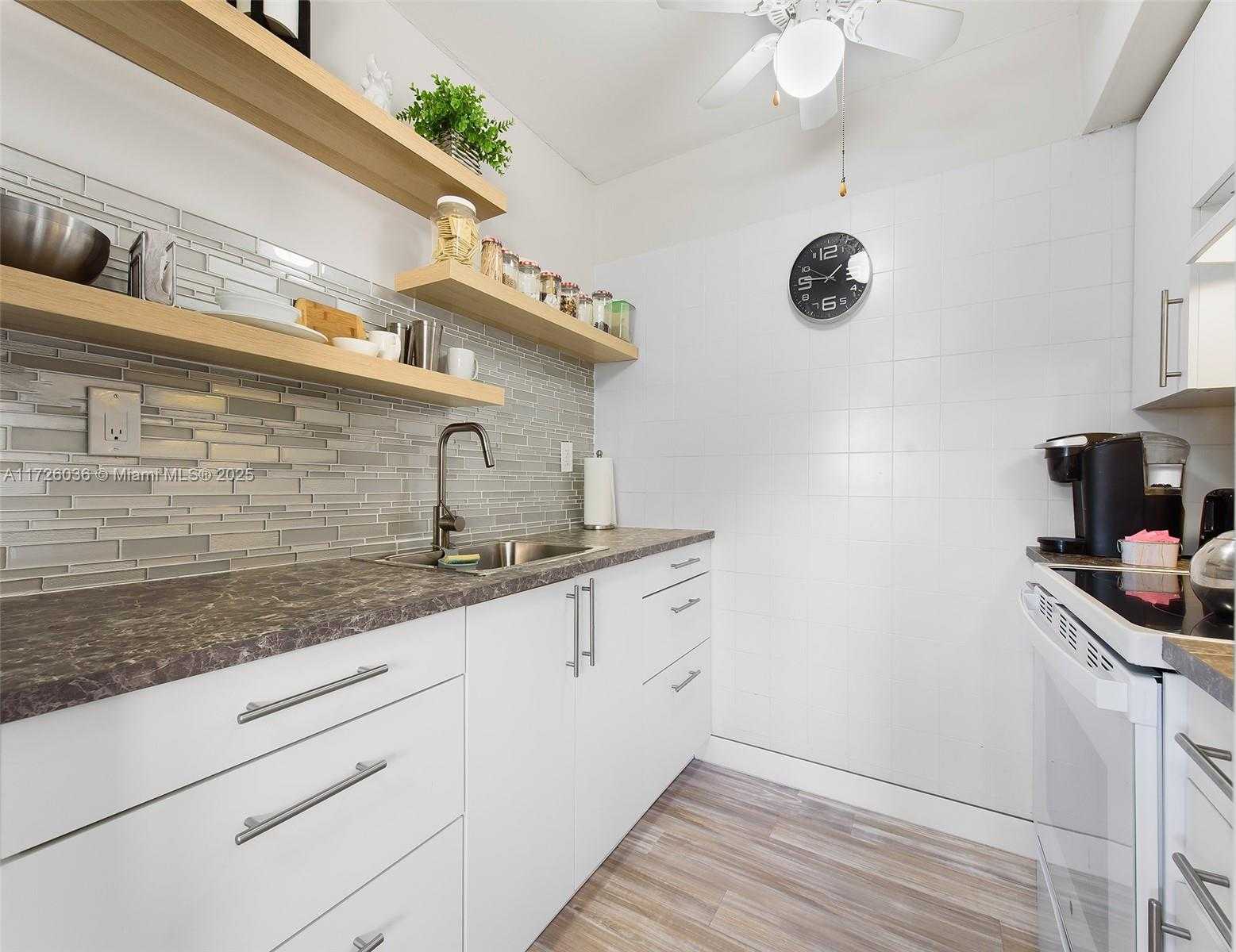 Small Image of 2145 PIERCE ST #320, Hollywood Number 3