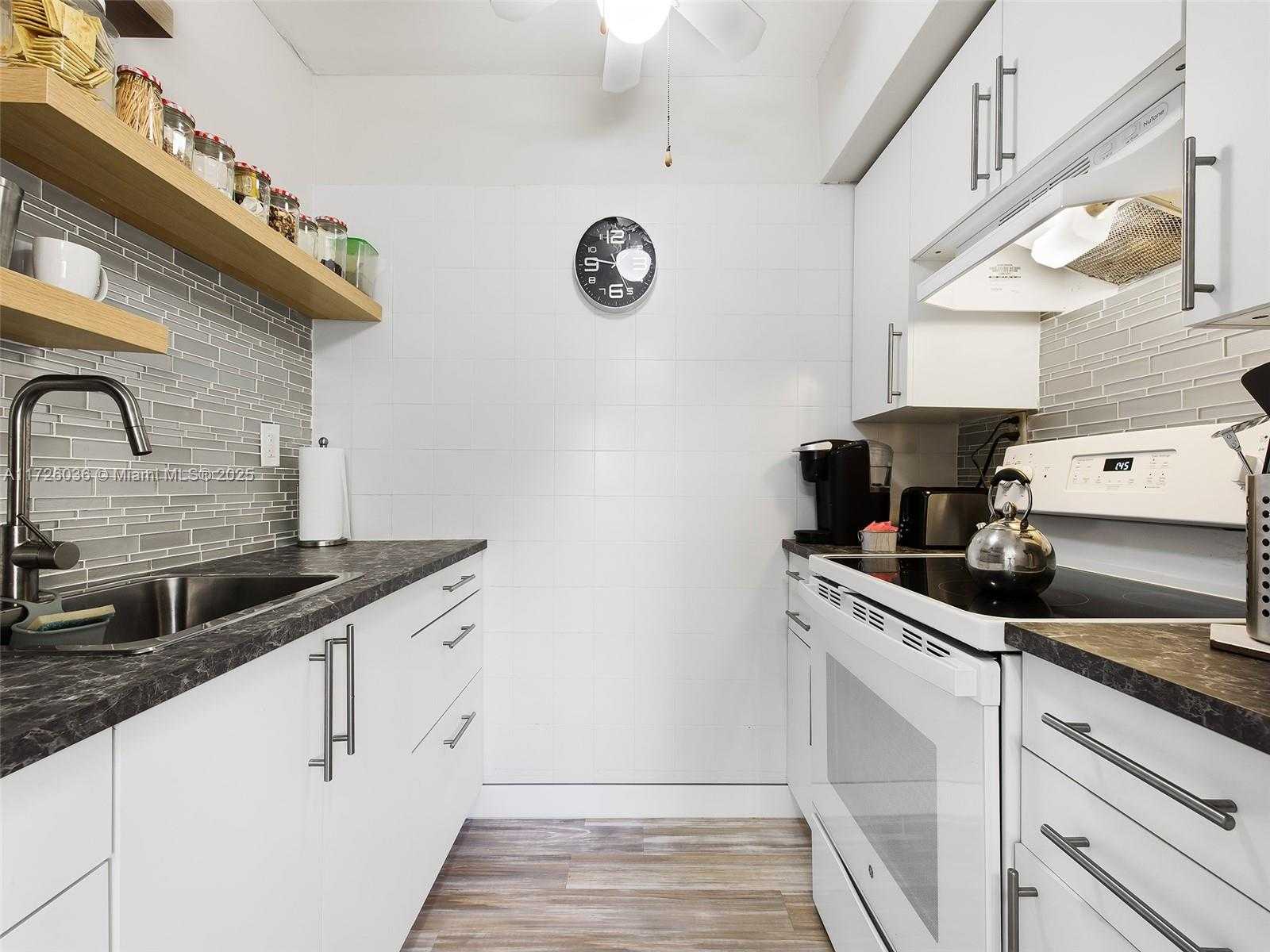 Small Image of 2145 PIERCE ST #320, Hollywood Number 4