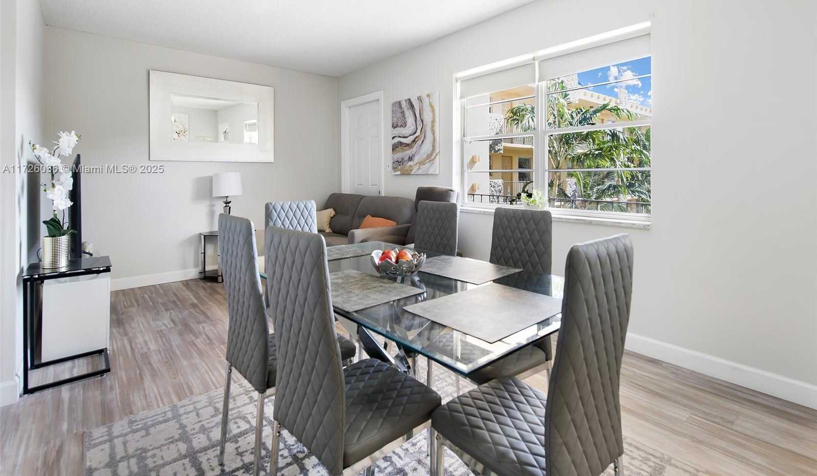 Small Image of 2145 PIERCE ST #320, Hollywood Number 5