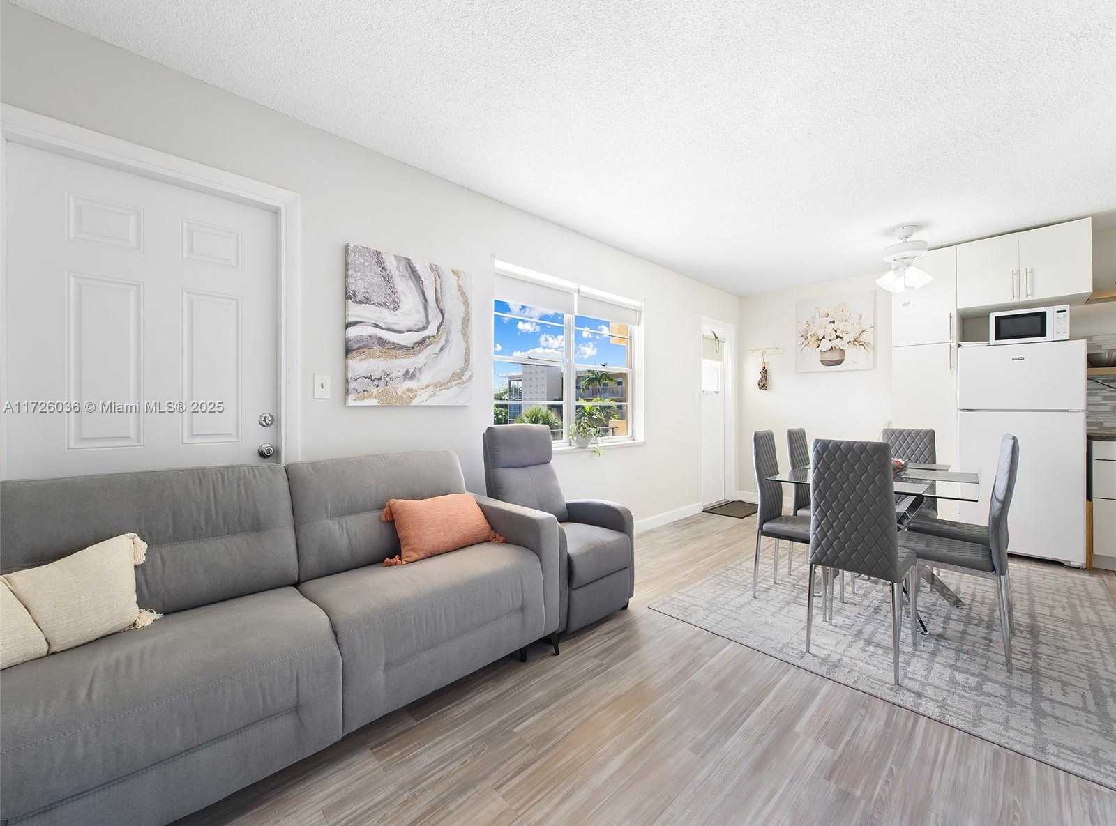 Small Image of 2145 PIERCE ST #320, Hollywood Number 6