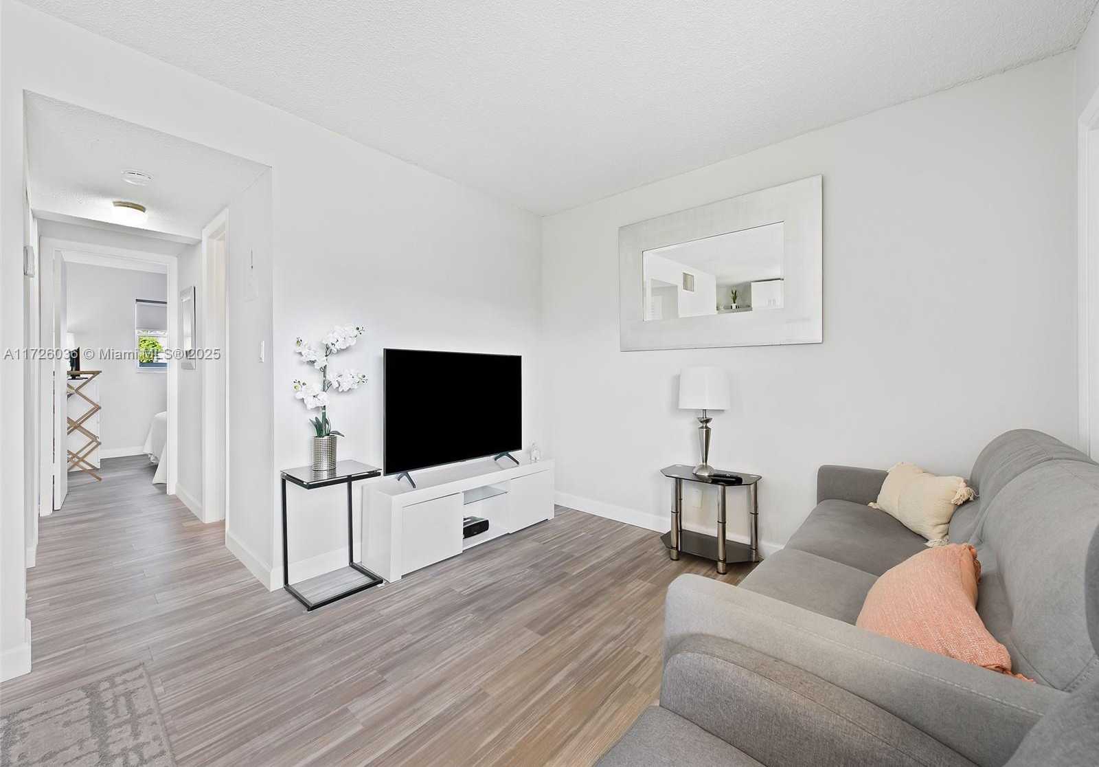 Small Image of 2145 PIERCE ST #320, Hollywood Number 7