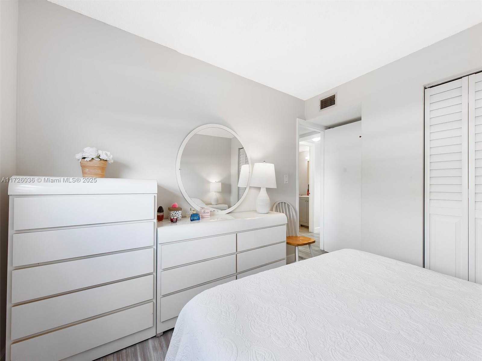Small Image of 2145 PIERCE ST #320, Hollywood Number 9