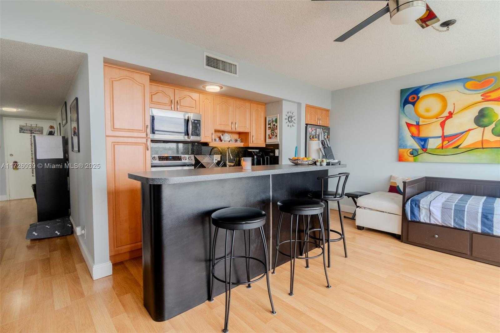 Small Image of 900 BAY DR #513, Miami Beach Number 2