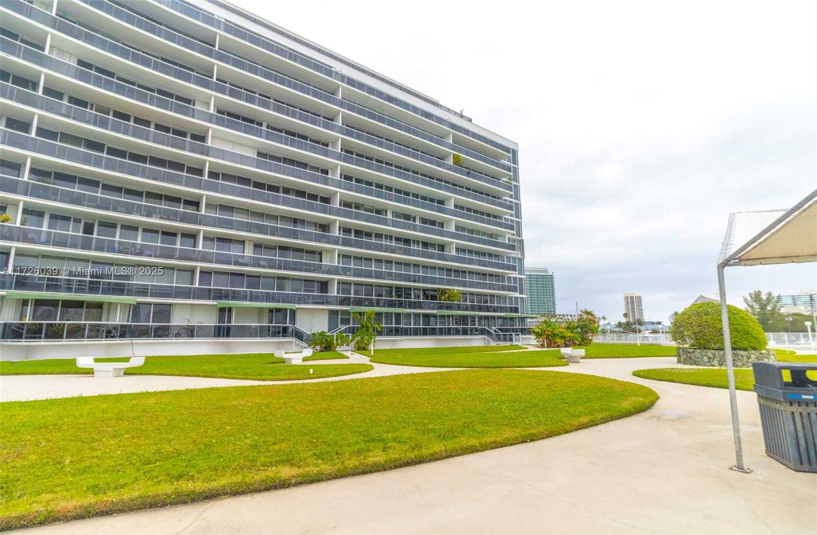 Small Image of 900 BAY DR #513, Miami Beach Number 20