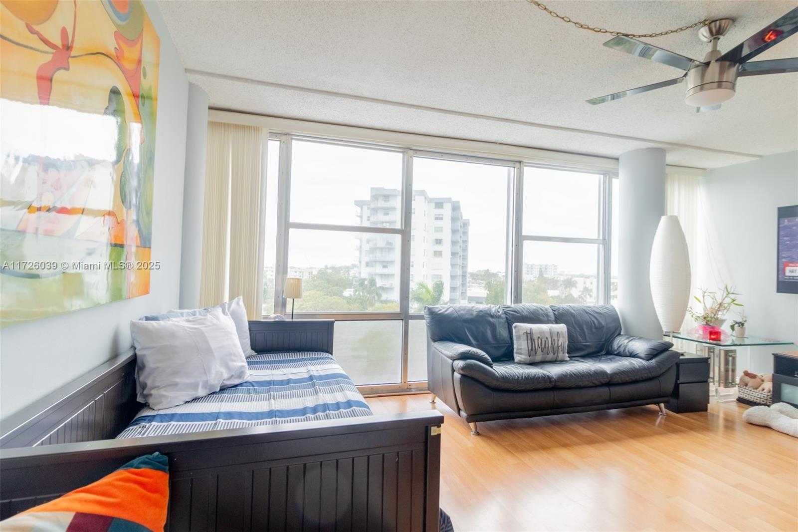 Small Image of 900 BAY DR #513, Miami Beach Number 3