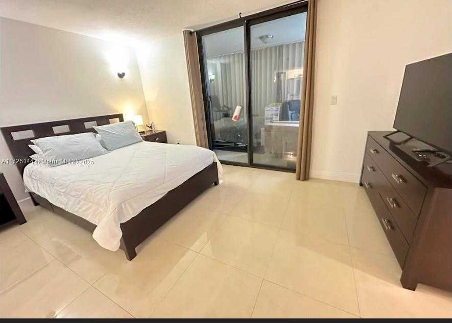 Small Image of 1621 COLLINS AVE #310, Miami Beach Number 17