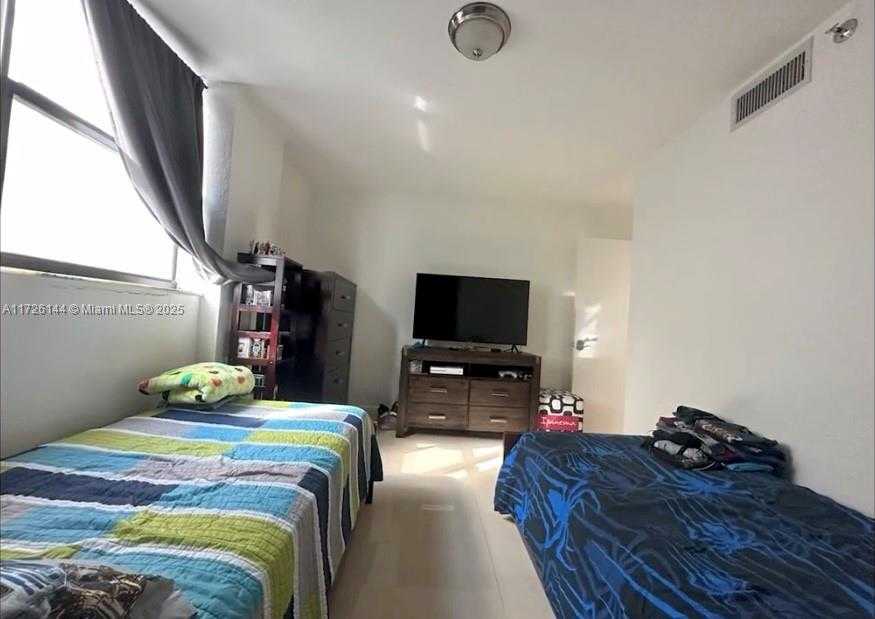 Small Image of 1621 COLLINS AVE #310, Miami Beach Number 19