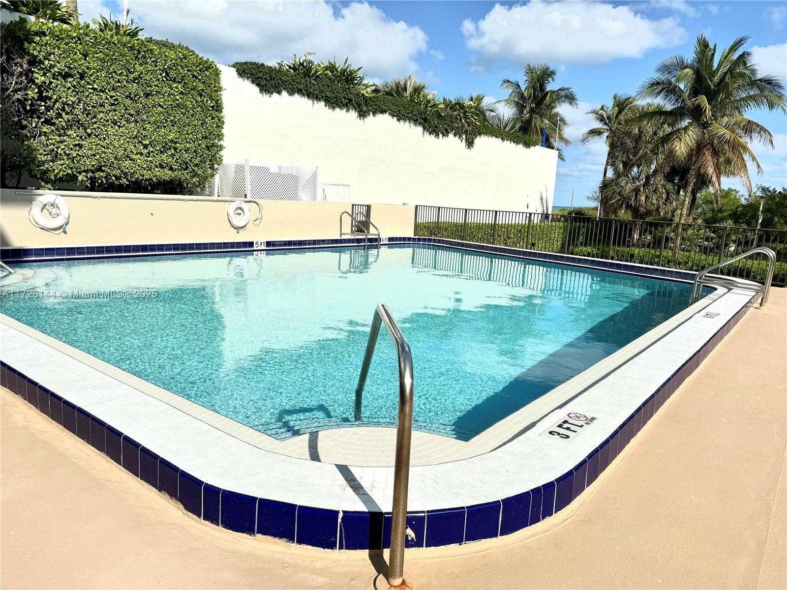 Small Image of 1621 COLLINS AVE #310, Miami Beach Number 7