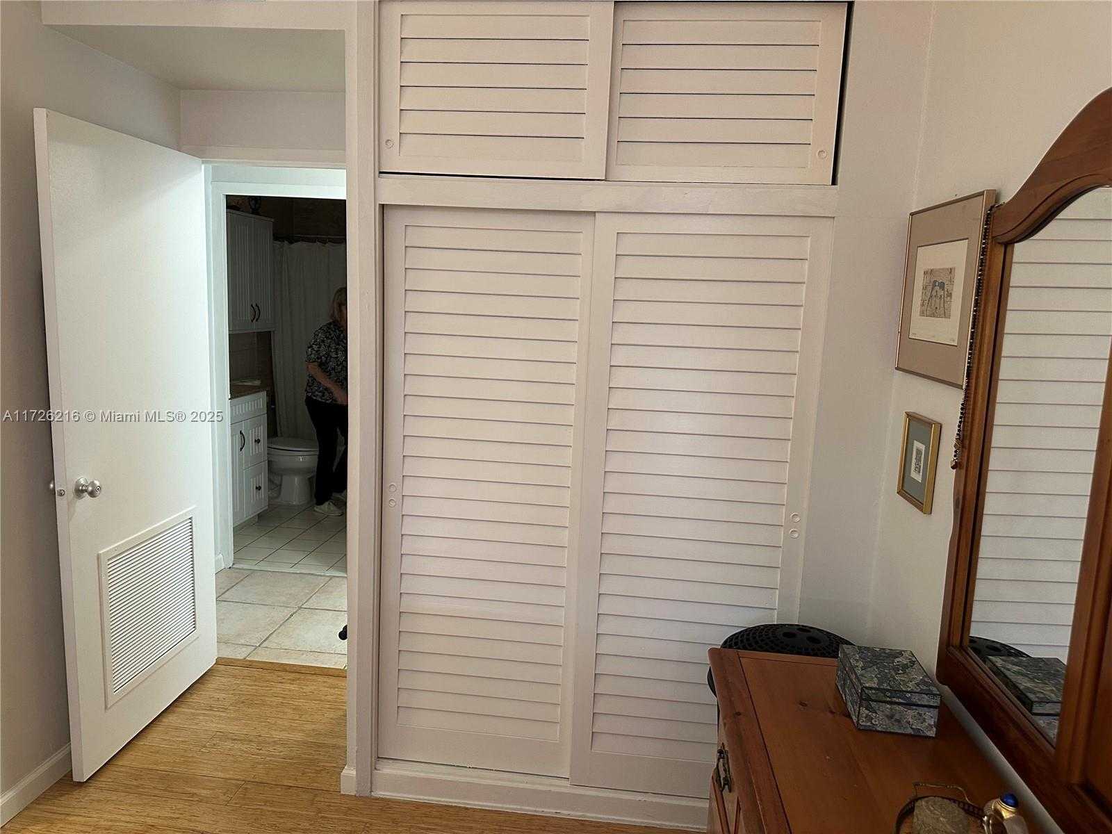 Small Image of 1408 BRICKELL BAY DR #706, Miami Number 20