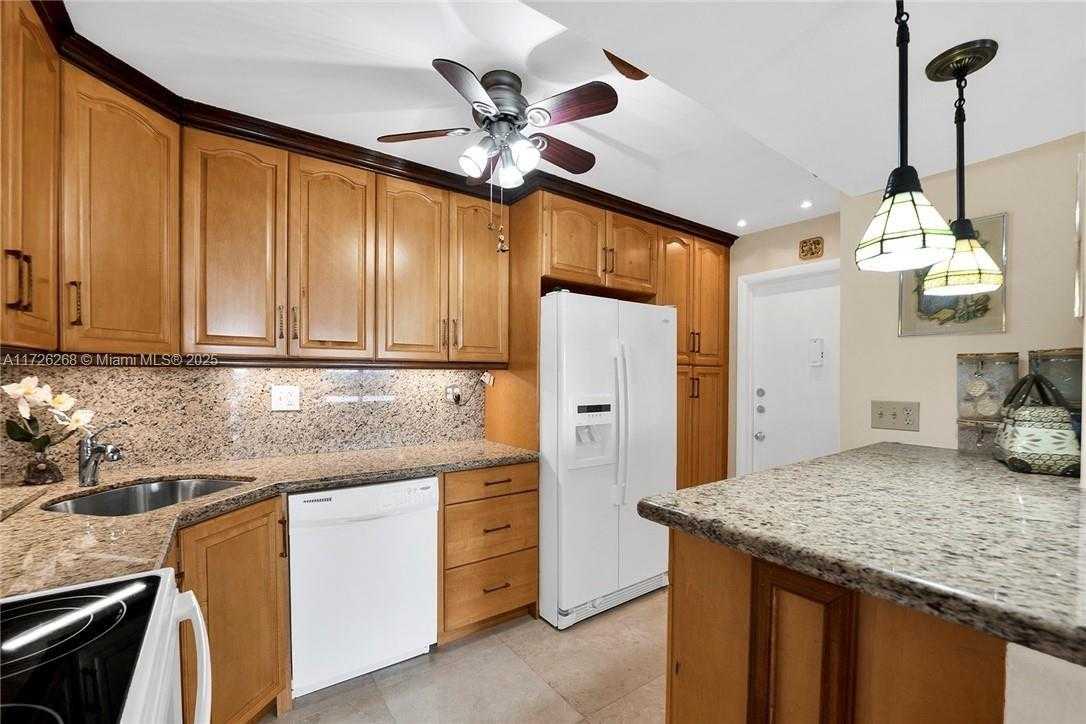 Small Image of 1400 SOUTH OCEAN DR #1004, Hollywood Number 9