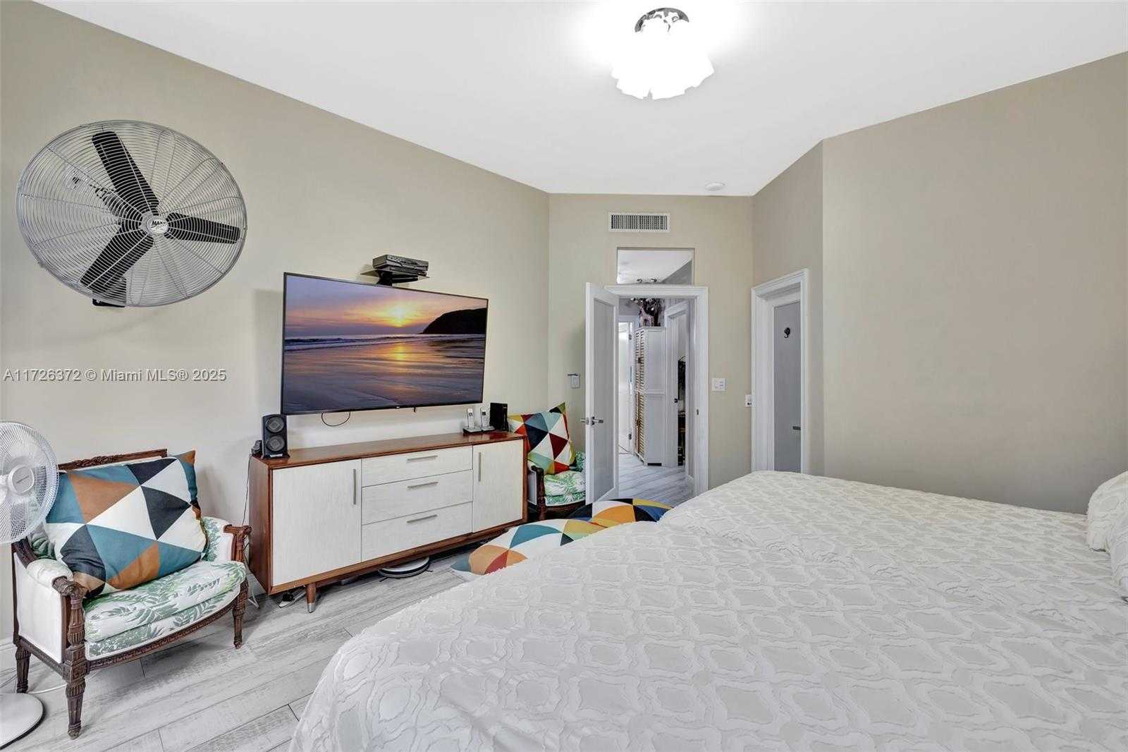 Small Image of 2000 ISLAND BLVD #203, Aventura Number 23
