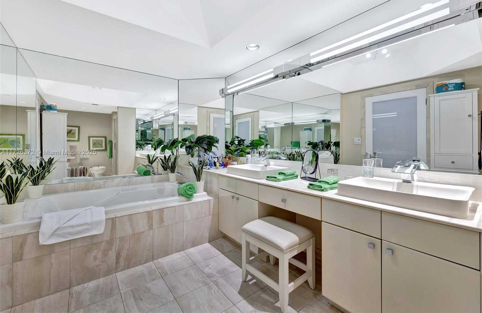 Small Image of 2000 ISLAND BLVD #203, Aventura Number 28