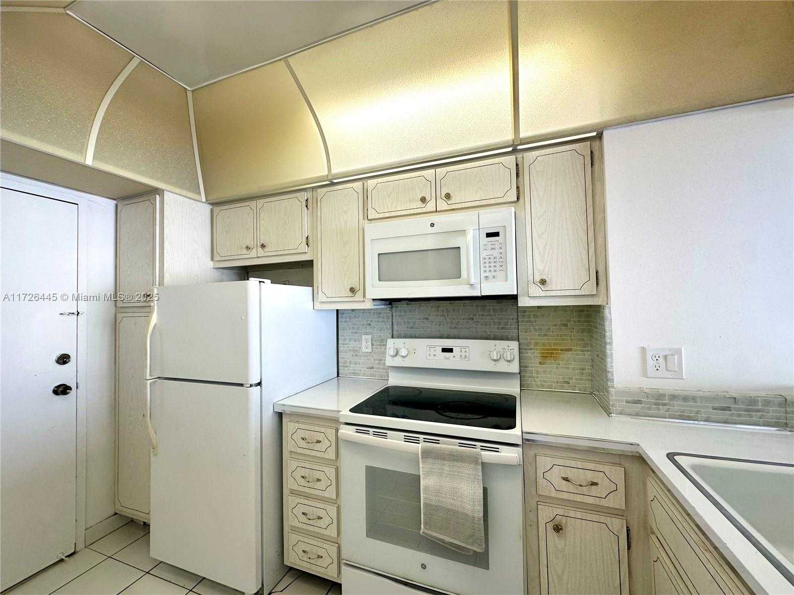 Small Image of 1965 S Ocean Dr, Hallandale Beach, FL 33009, USA Number 10