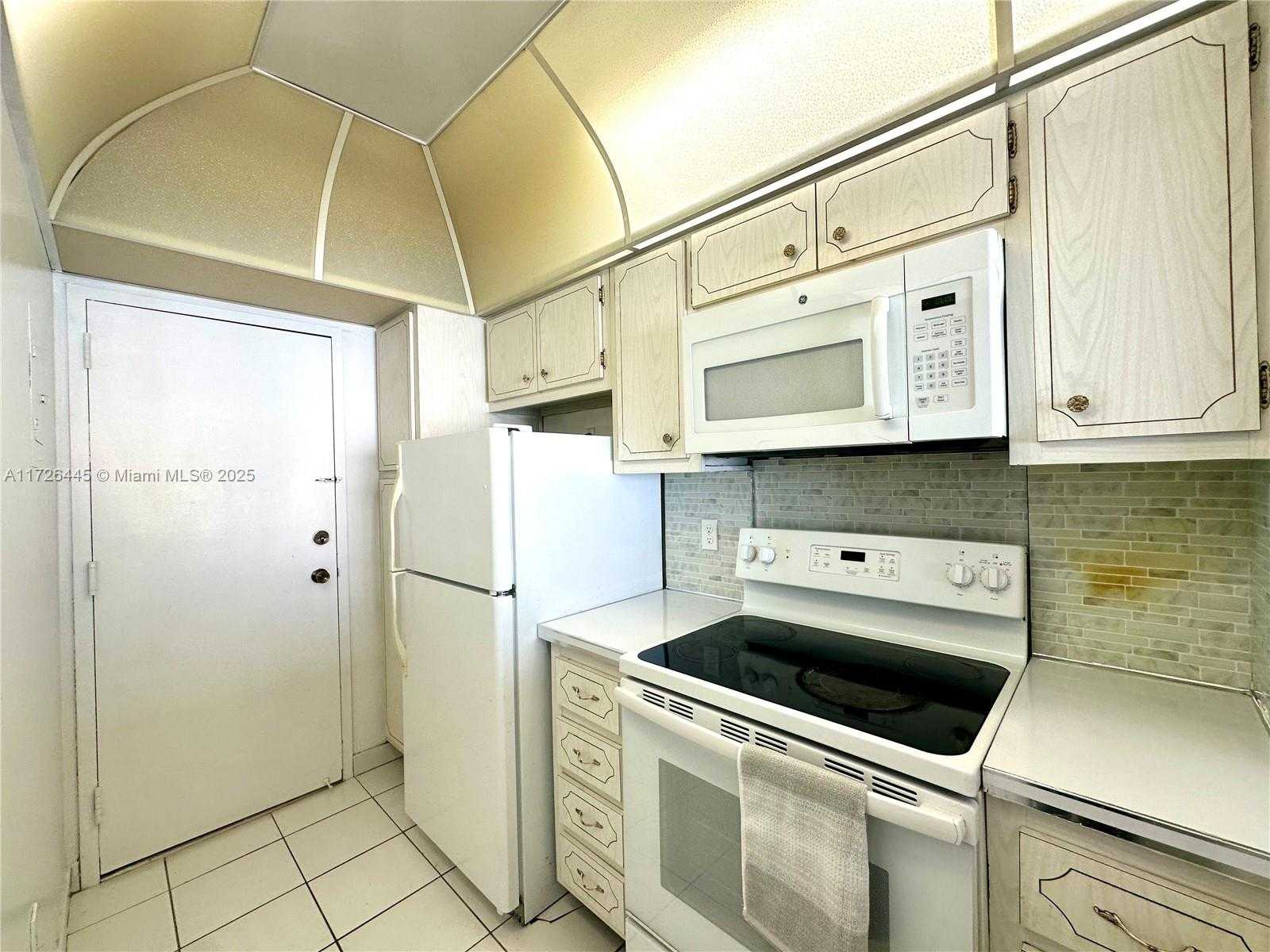 Small Image of 1965 S Ocean Dr, Hallandale Beach, FL 33009, USA Number 11