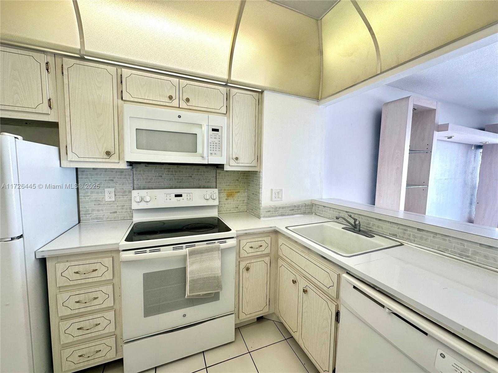 Small Image of 1965 S Ocean Dr, Hallandale Beach, FL 33009, USA Number 12