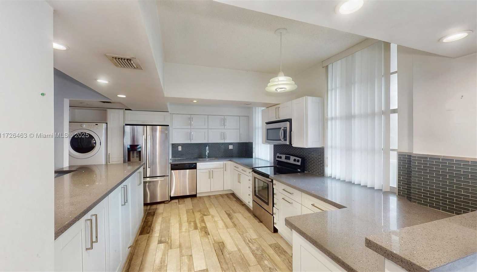 Small Image of 230 174TH ST #LO4, Sunny Isles Beach Number 3